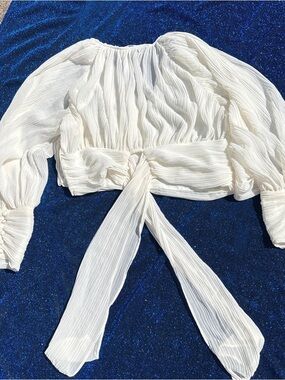 Women’s White Pleated Tie-Back Blouse
